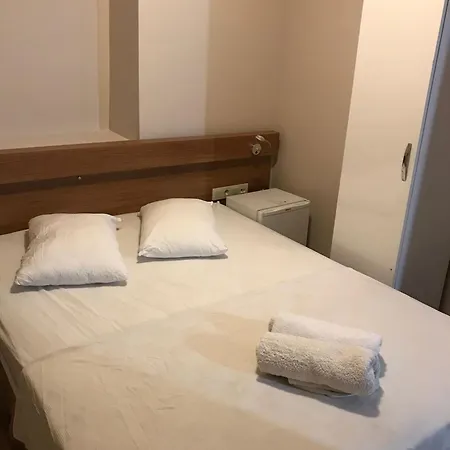 Lavinya Gazde/Camere de închiriat Kusadası