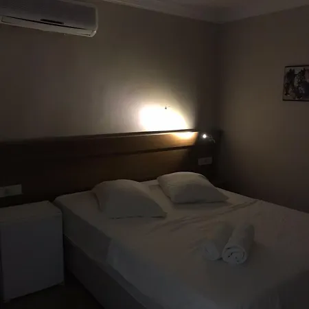 Lavinya Gazde/Camere de închiriat Kusadası